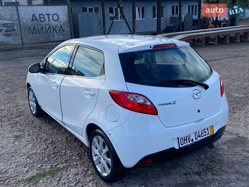 Хетчбек Mazda 2 2010 в Нововолинську