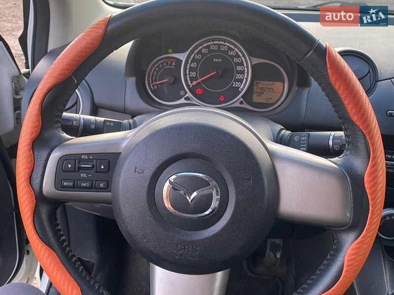 Хетчбек Mazda 2 2010 в Нововолинську