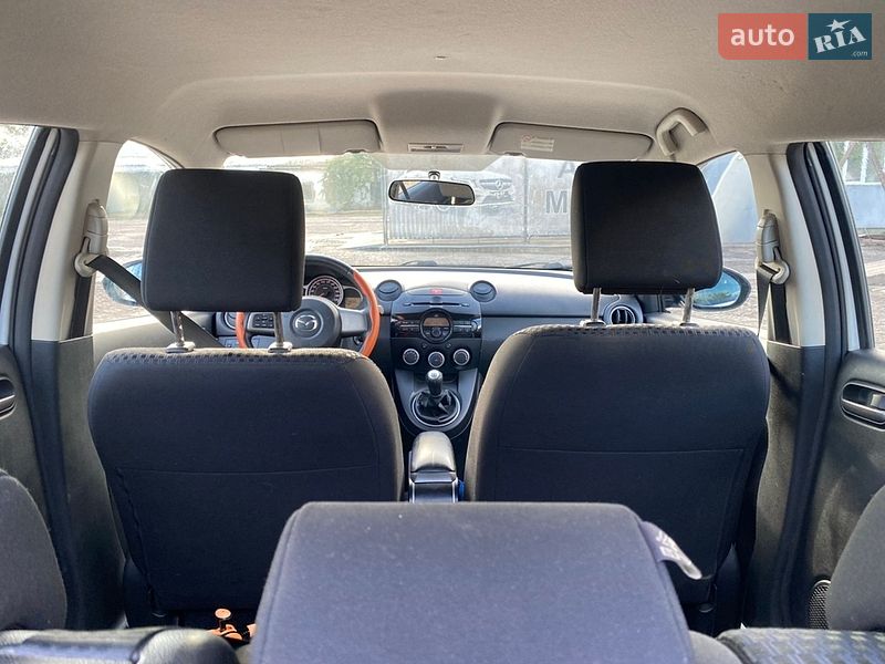 Хетчбек Mazda 2 2010 в Нововолинську
