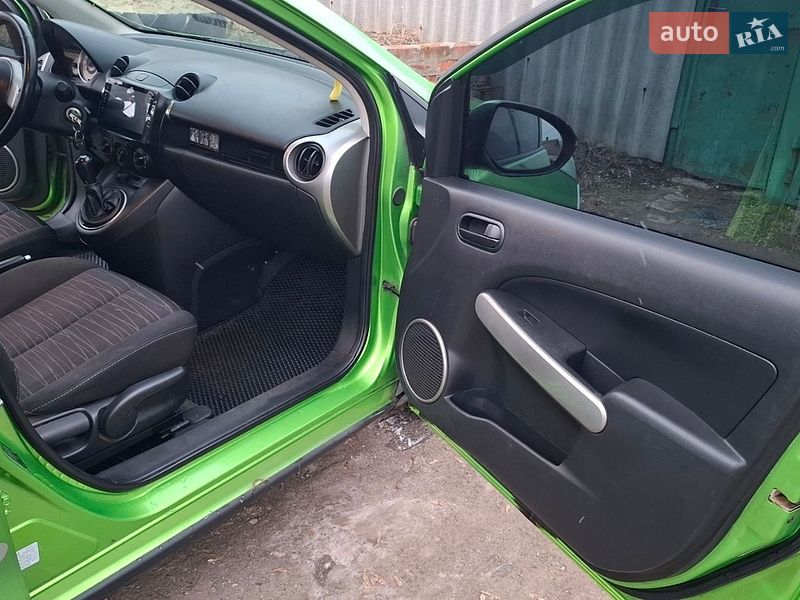 Хэтчбек Mazda 2 2008 в Краматорске