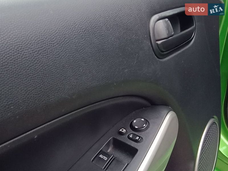 Хэтчбек Mazda 2 2008 в Киеве