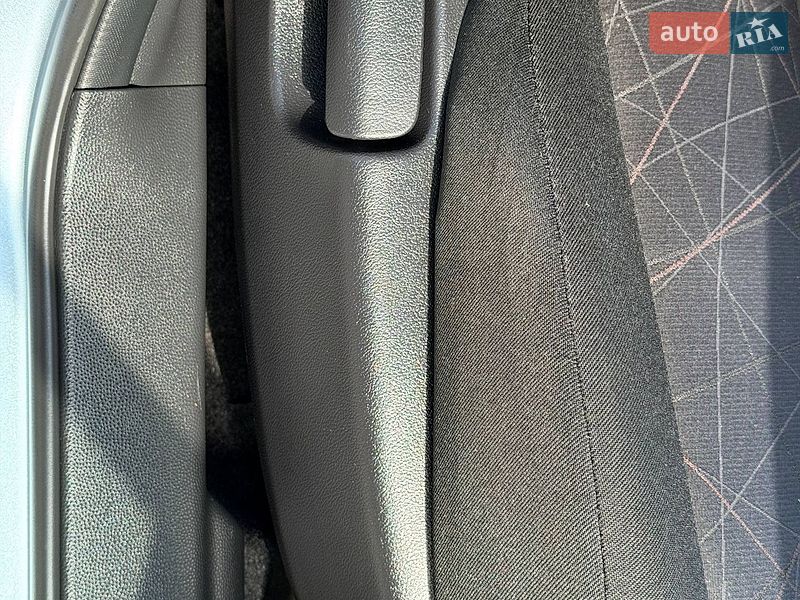 Хэтчбек Mazda 2 2012 в Стрые