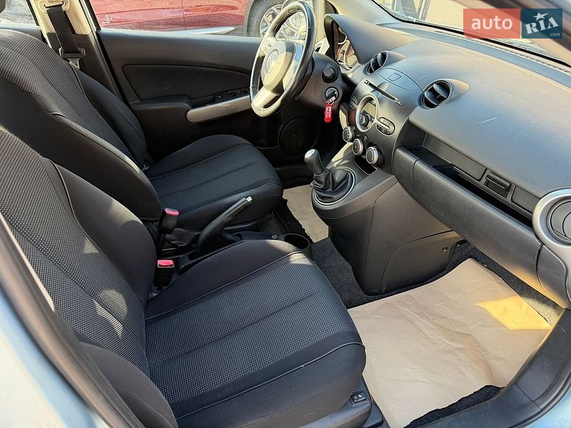 Хэтчбек Mazda 2 2009 в Виннице