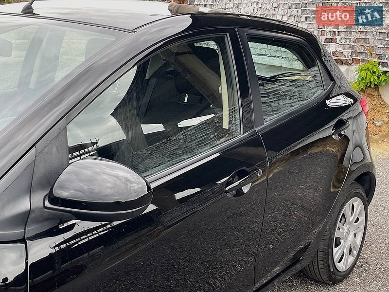 Хэтчбек Mazda 2 2013 в Виннице