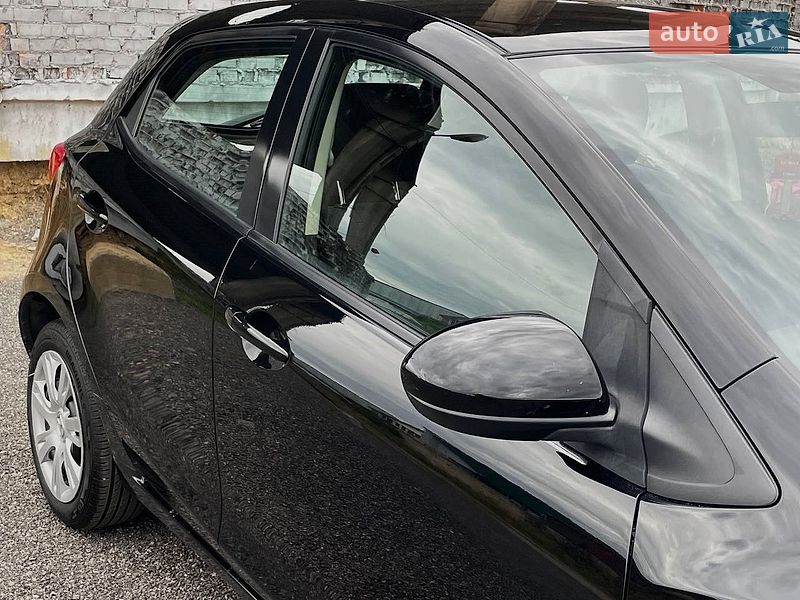 Хэтчбек Mazda 2 2013 в Виннице