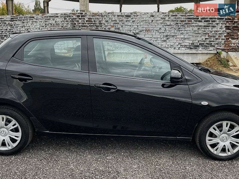 Хэтчбек Mazda 2 2013 в Виннице