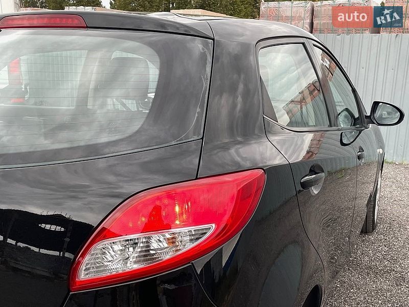 Хэтчбек Mazda 2 2013 в Виннице