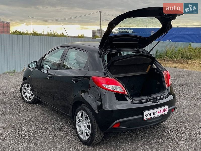 Хэтчбек Mazda 2 2013 в Виннице