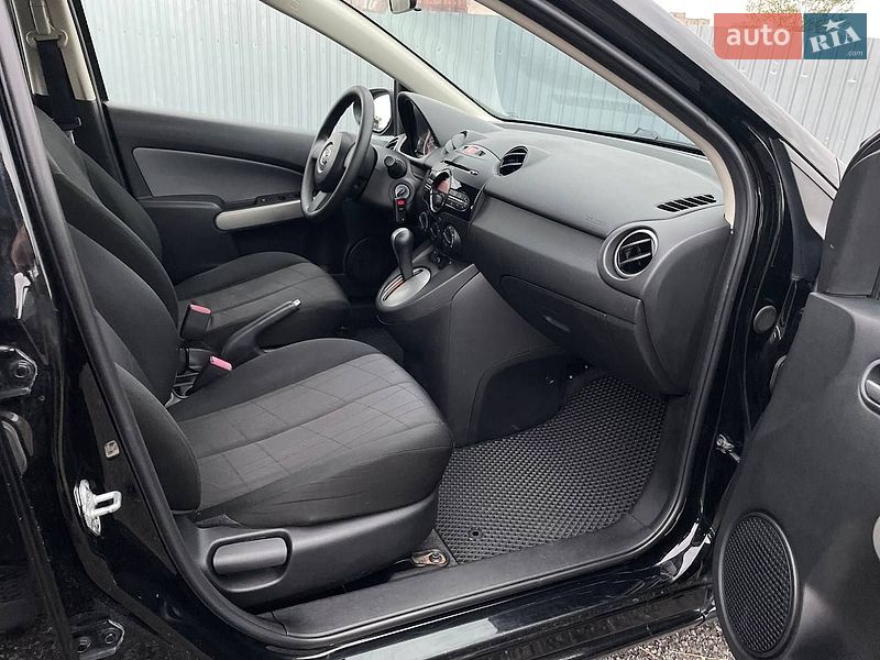 Хэтчбек Mazda 2 2013 в Виннице