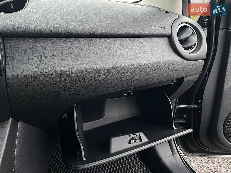 Хэтчбек Mazda 2 2013 в Виннице