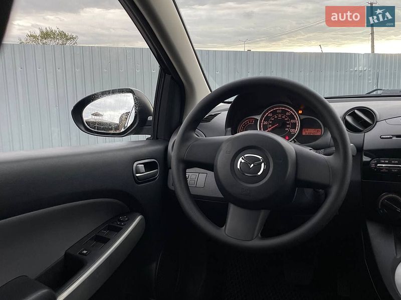Хэтчбек Mazda 2 2013 в Виннице