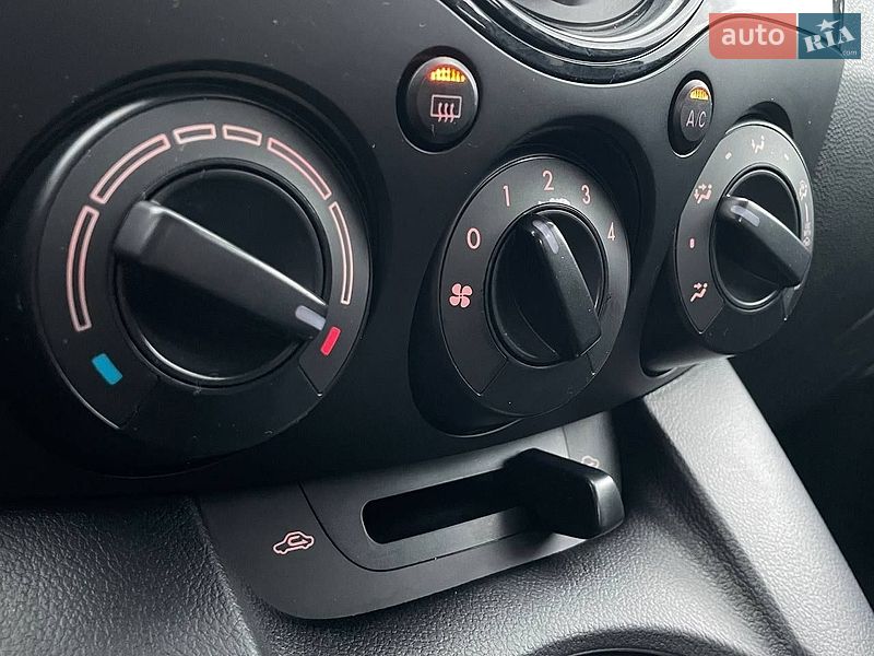 Хэтчбек Mazda 2 2013 в Виннице
