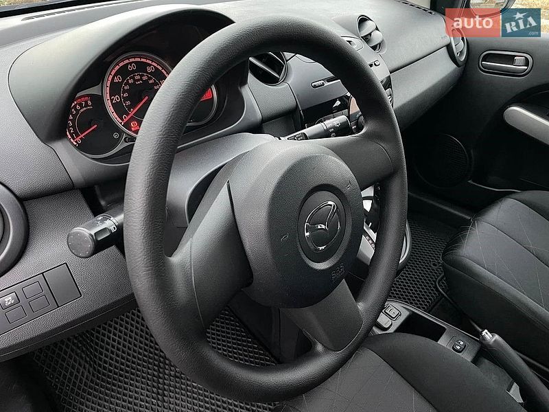 Хэтчбек Mazda 2 2013 в Виннице