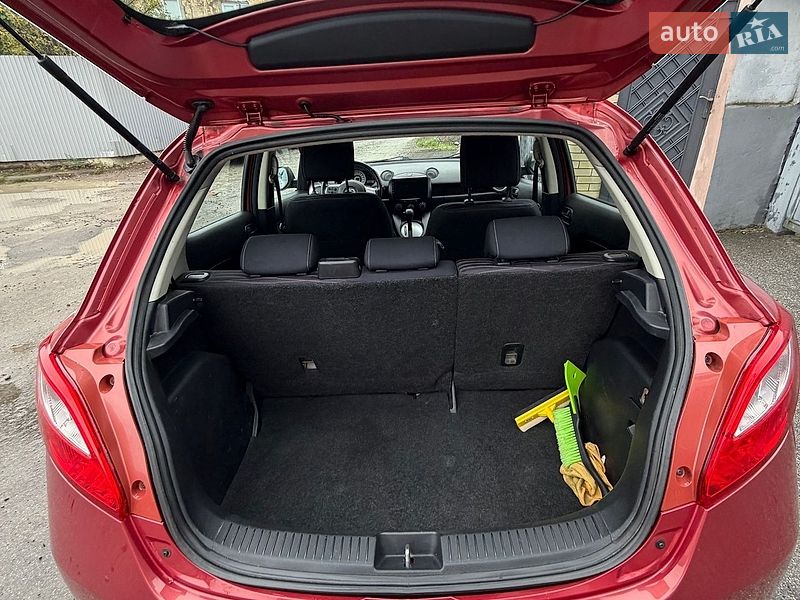 Хетчбек Mazda 2 2008 в Чернівцях