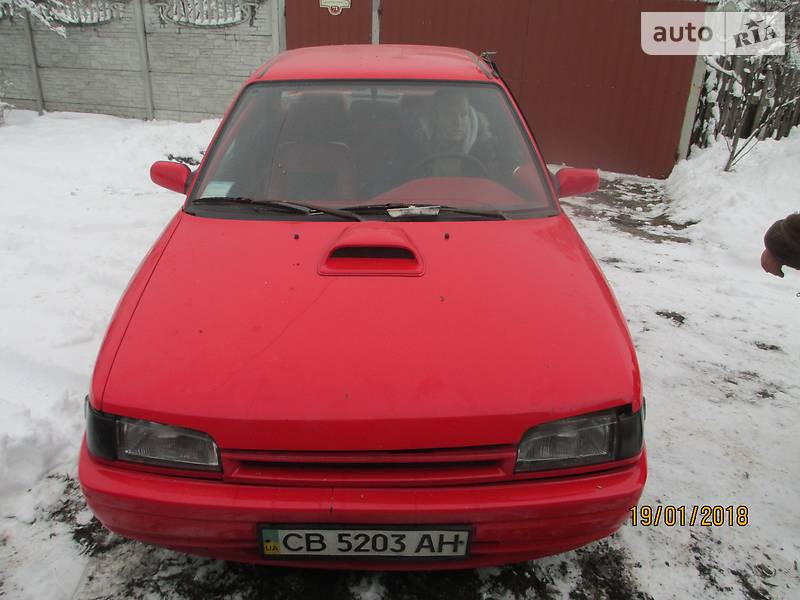 Седан Mazda 323 1994 в Чернигове