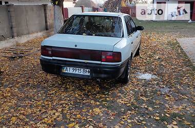 Седан Mazda 323 1992 в Костополе
