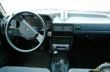 Седан Mazda 323 1988 в Украинке