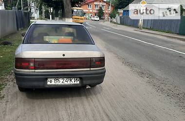 Седан Mazda 323 1993 в Тростянце