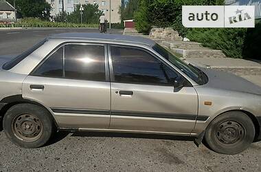 Седан Mazda 323 1993 в Тростянце