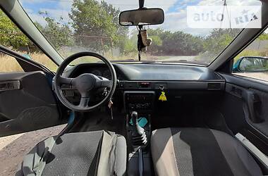 Седан Mazda 323 1994 в Днепре