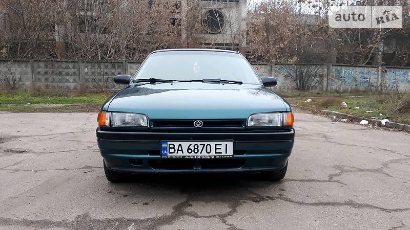 Седан Mazda 323 1994 в Кропивницком