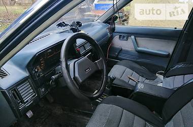 Седан Mazda 323 1987 в Золотоноше