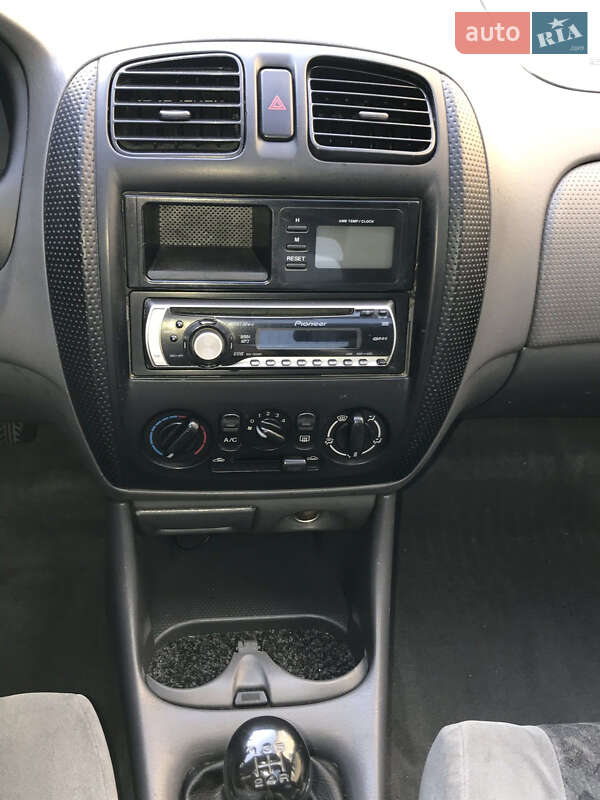 Хэтчбек Mazda 323 2001 в Львове