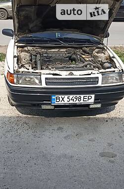 Седан Mazda 323 1991 в Каменец-Подольском