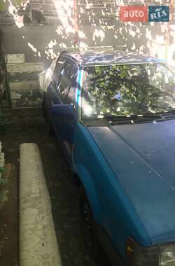 Хэтчбек Mazda 323 1986 в 