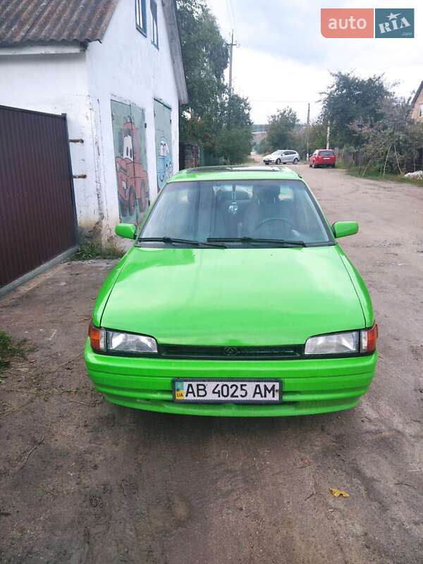 Седан Mazda 323 1991 в Ізяславі