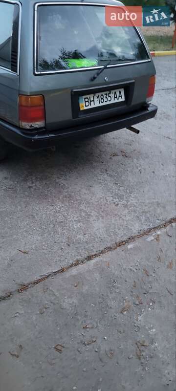 Універсал Mazda 323 1987 в Одесі