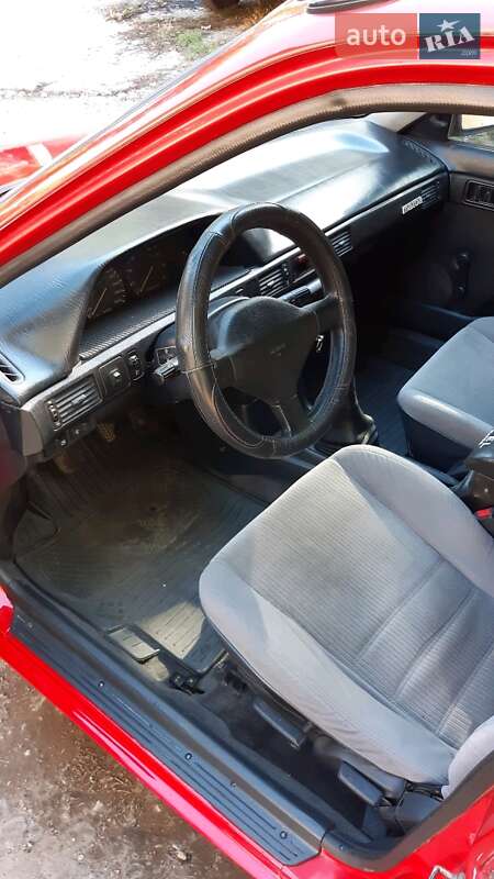 Седан Mazda 323 1991 в Каменском