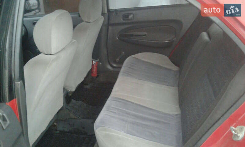 Седан Mazda 323 1995 в Владимирце