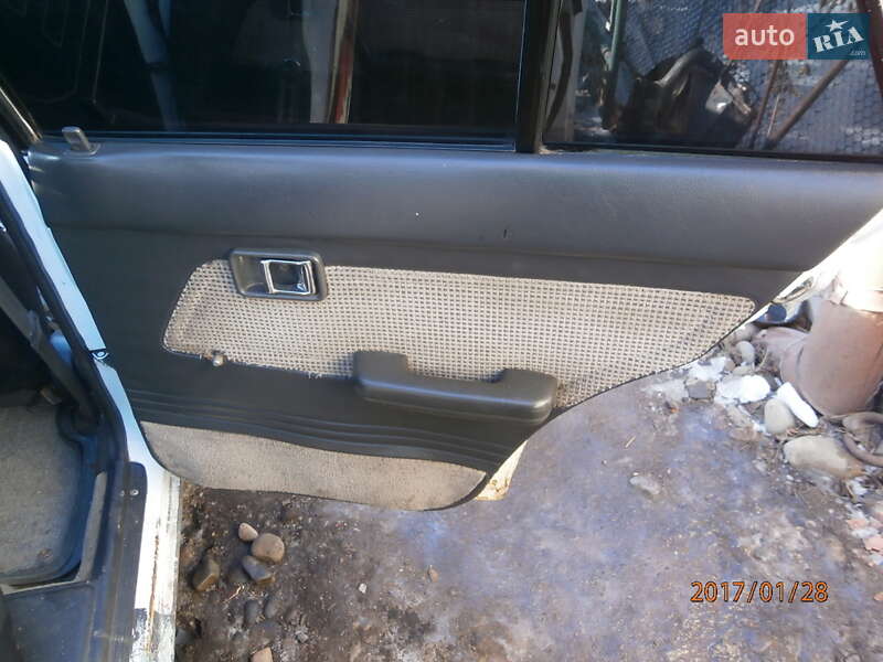 Хэтчбек Mazda 323 1986 в Калуше