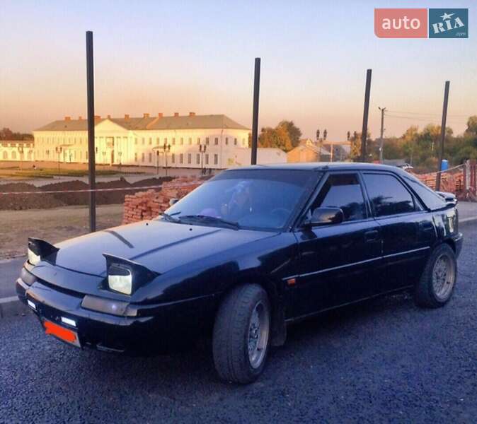 Хэтчбек Mazda 323 1990 в Одессе