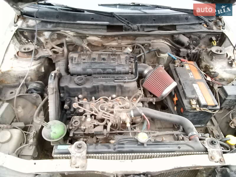 Седан Mazda 323 1993 в Черкассах