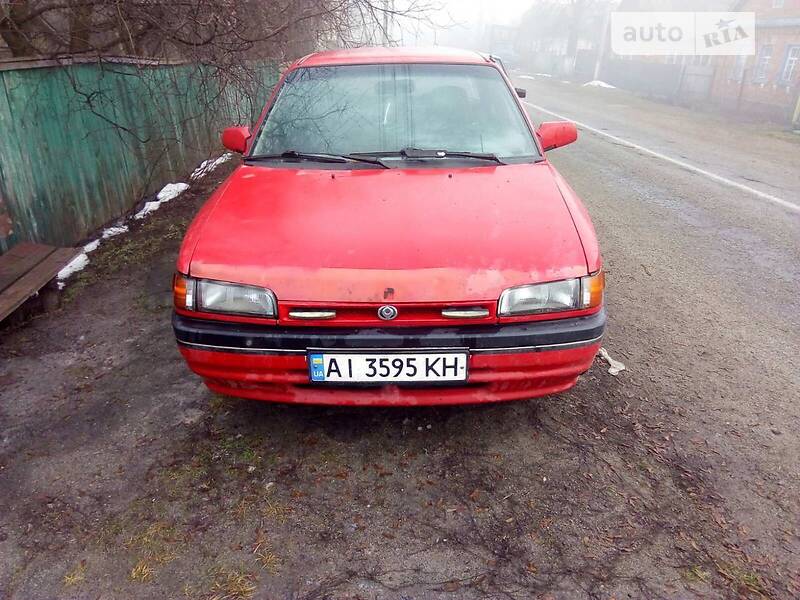 Седан Mazda 323 1992 в Іванкові