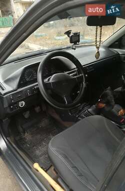 Седан Mazda 323 1994 в Николаеве