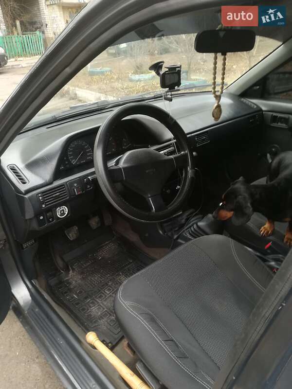 Седан Mazda 323 1994 в Миколаєві фото 4 Седан Mazda 323 1994 в Миколаєві