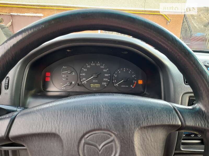 Седан Mazda 323 1997 в Тлумачі
