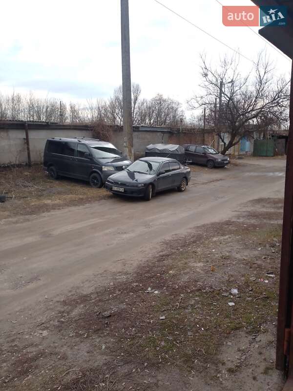 Седан Mazda 323 1997 в Броварах