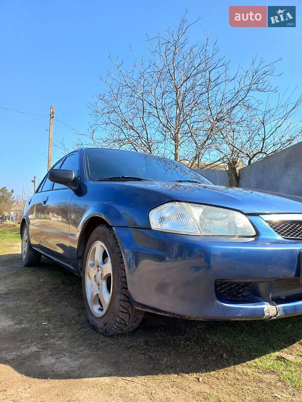 Седан Mazda 323 2000 в Николаеве