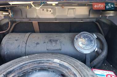 Седан Mazda 323 2000 в Николаеве