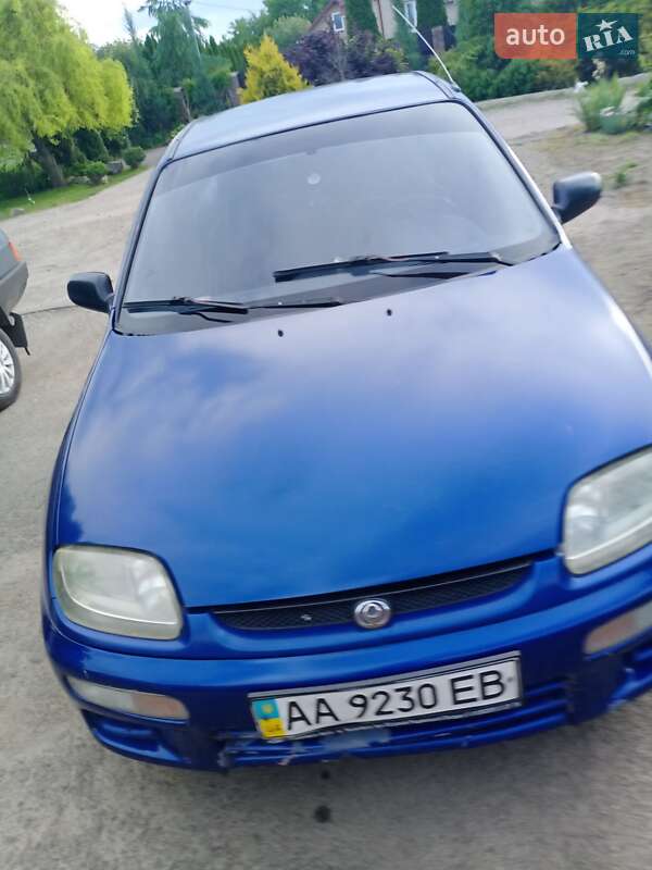 Хэтчбек Mazda 323 1996 в Киеве