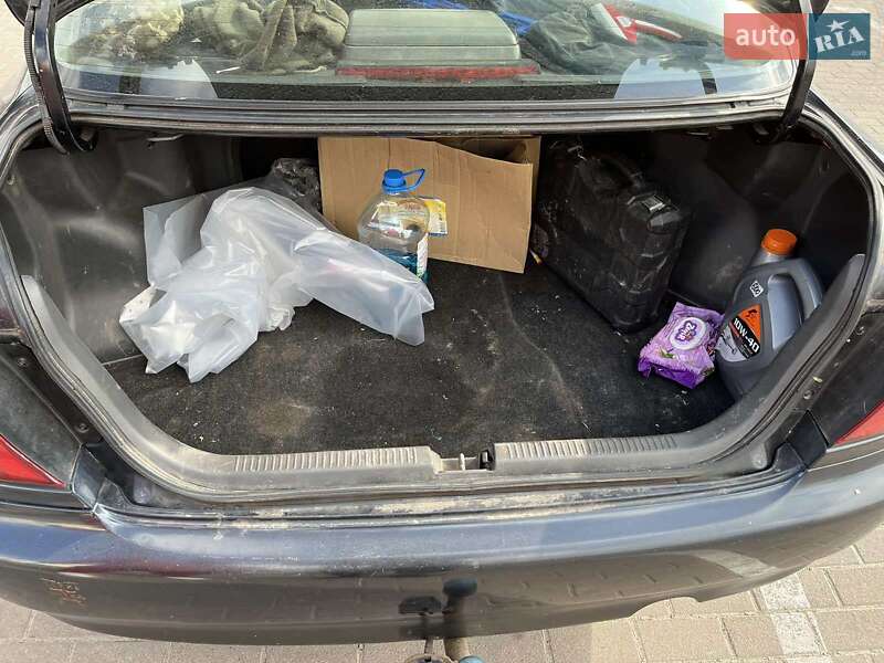 Седан Mazda 323 1997 в Виннице