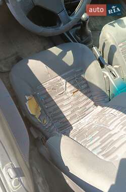 Седан Mazda 323 1993 в Киеве