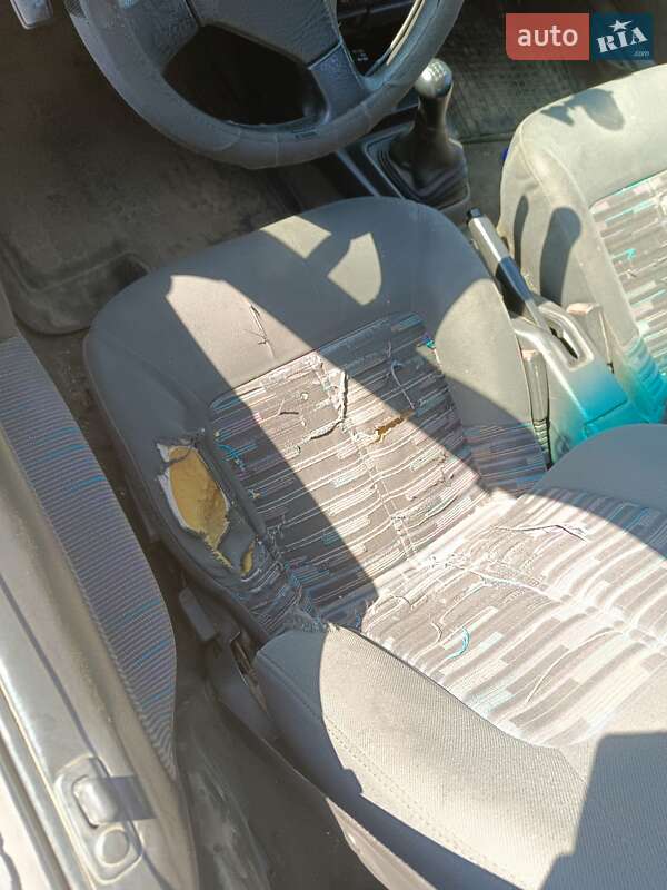 Седан Mazda 323 1993 в Киеве