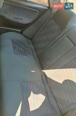 Седан Mazda 323 1993 в Киеве