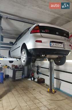 Хэтчбек Mazda 323 1998 в Киеве