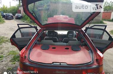 Хэтчбек Mazda 323 1990 в 